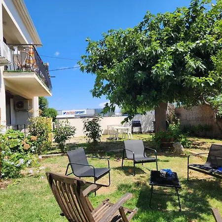 A Casa Di Loulou E Maria Furiani